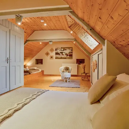 Luxurious In Ferienhaus L'Etang-Bertrand