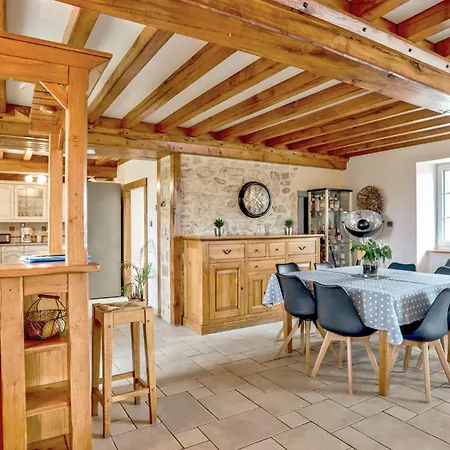 Feriehus Beautiful Home In L'Etang-Bertrand