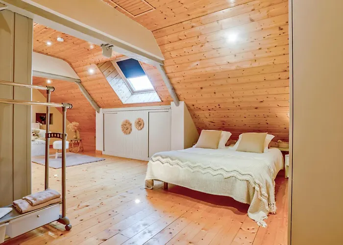 Vakantiehuis Stunning In L'Etang-Bertrand