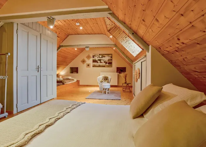 Stunning In Vakantiehuis L'Etang-Bertrand