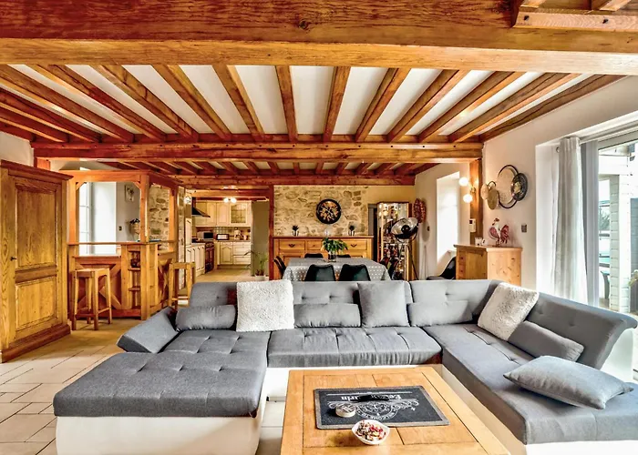 Stunning In Vakantiehuis L'Etang-Bertrand